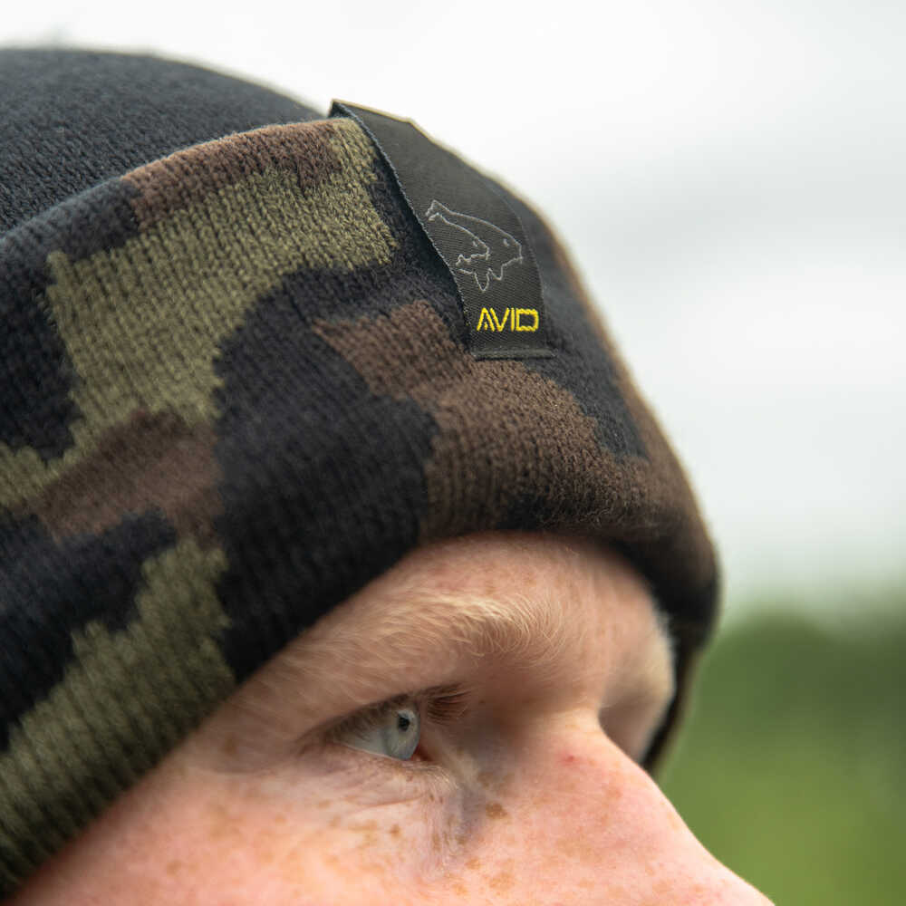 Avid Schwarz und Camo Beanie