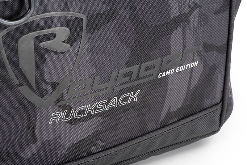Fox Rage Voyager Camo Rucksack (inkl. 4 Medium Shallow Tackleboxen)